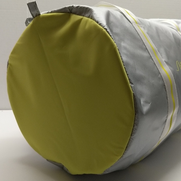 🍀 Shiseido 🍀 Foldable Gym Travel Duffel Bag Silver NEW Auth 🍀 - Picture 5 of 7